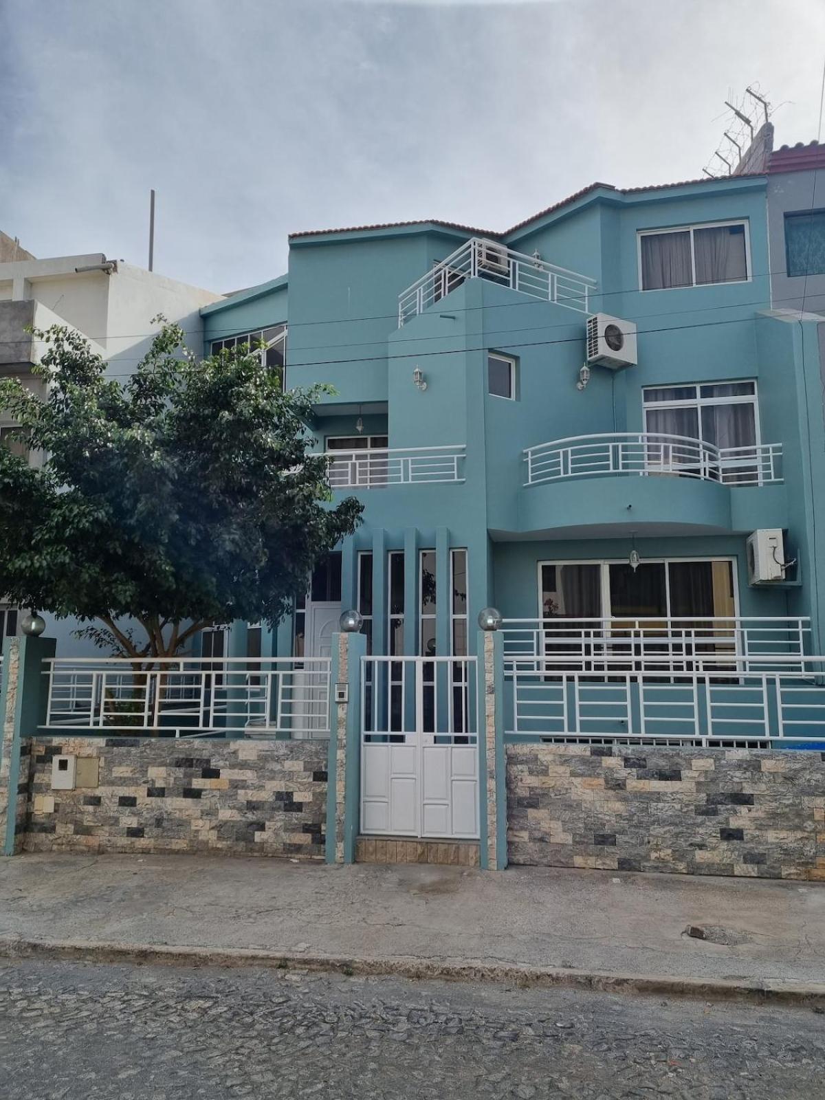 Praia Guest House Екстериор снимка
