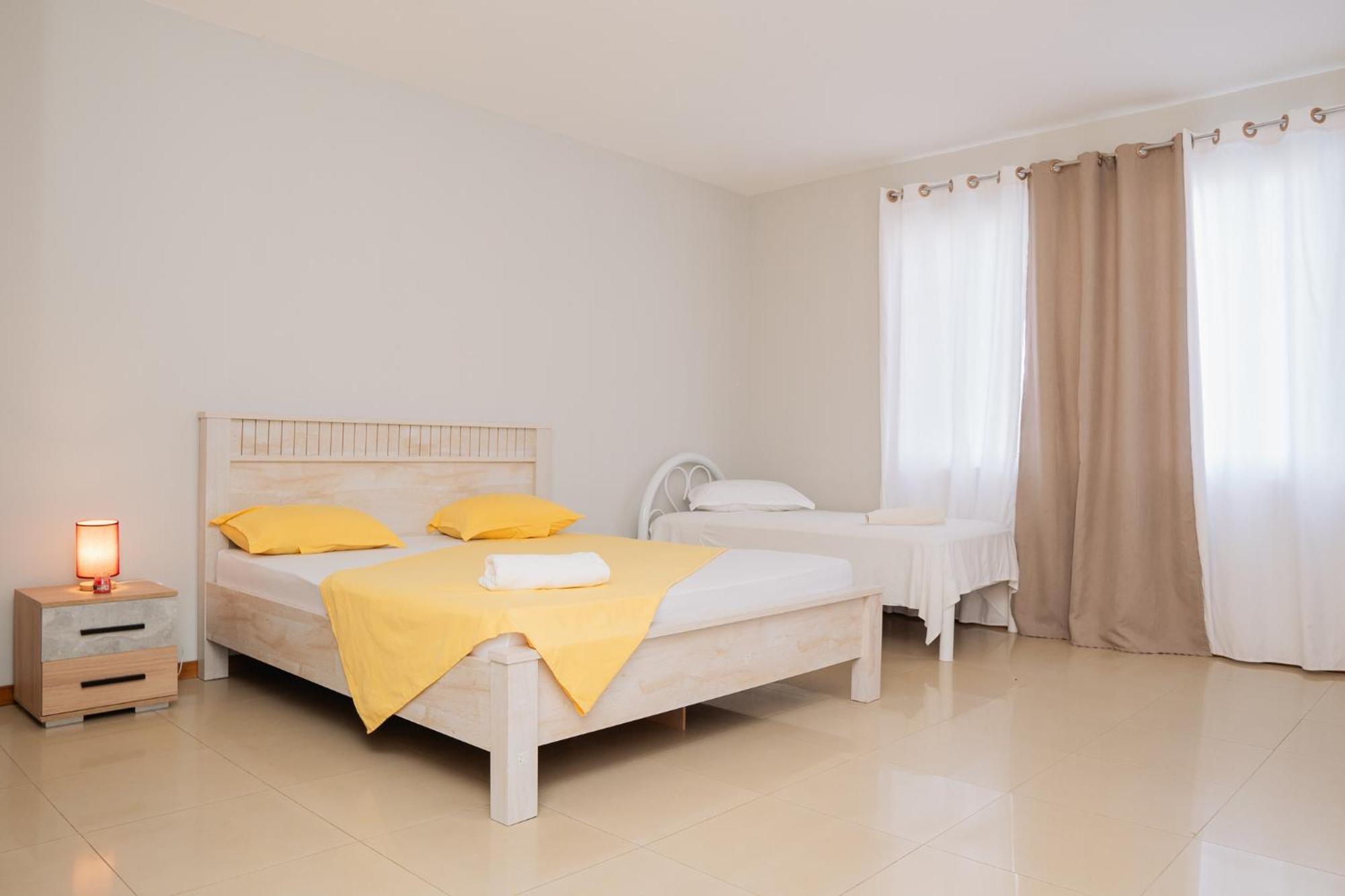 Praia Guest House Екстериор снимка