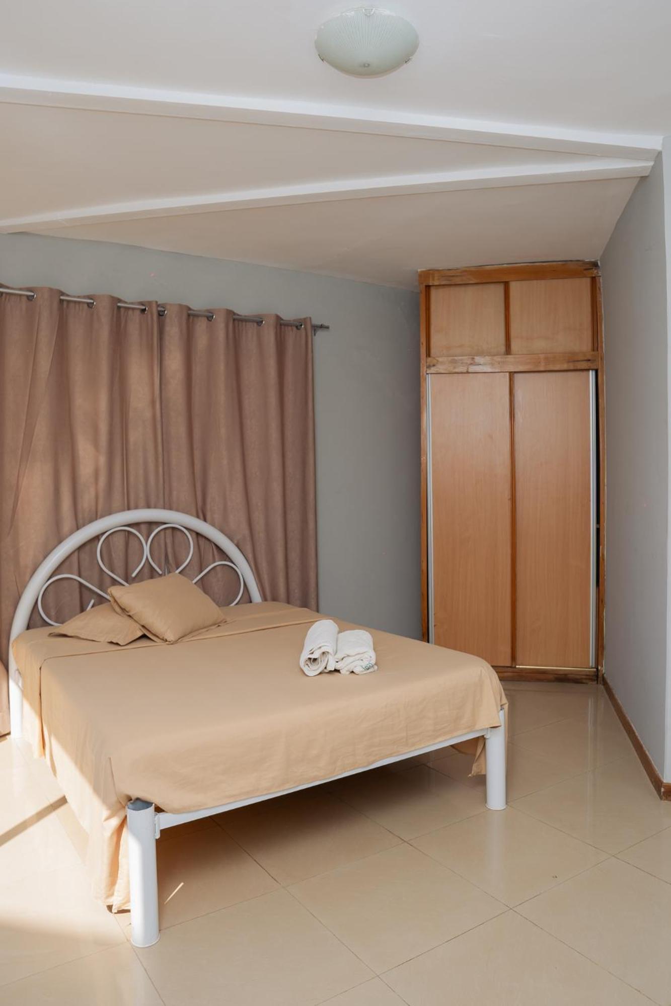 Praia Guest House Екстериор снимка