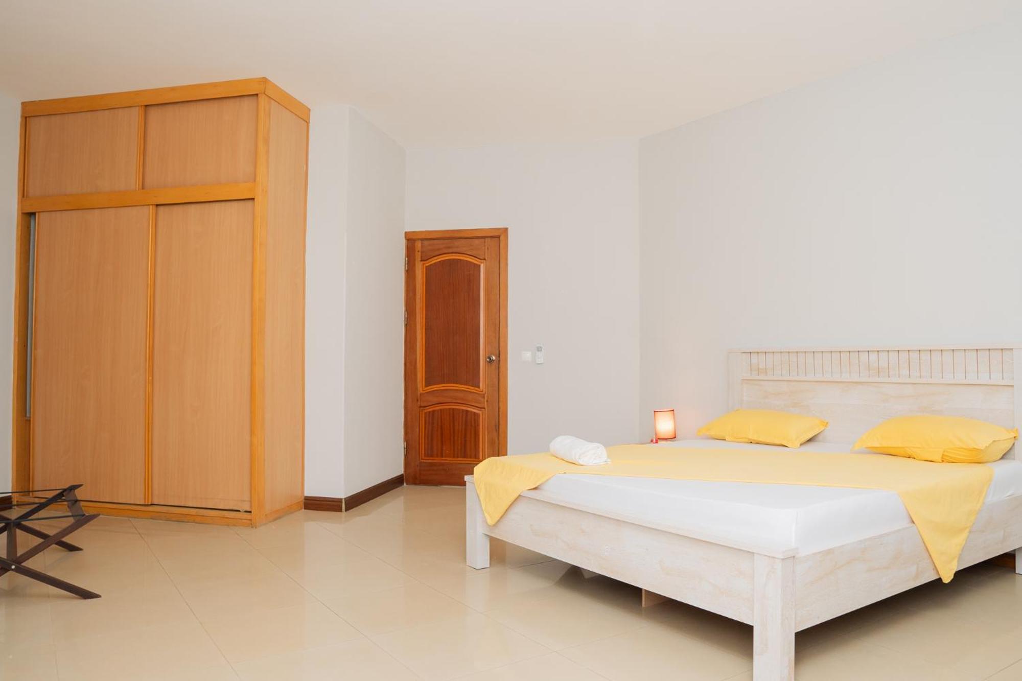 Praia Guest House Екстериор снимка