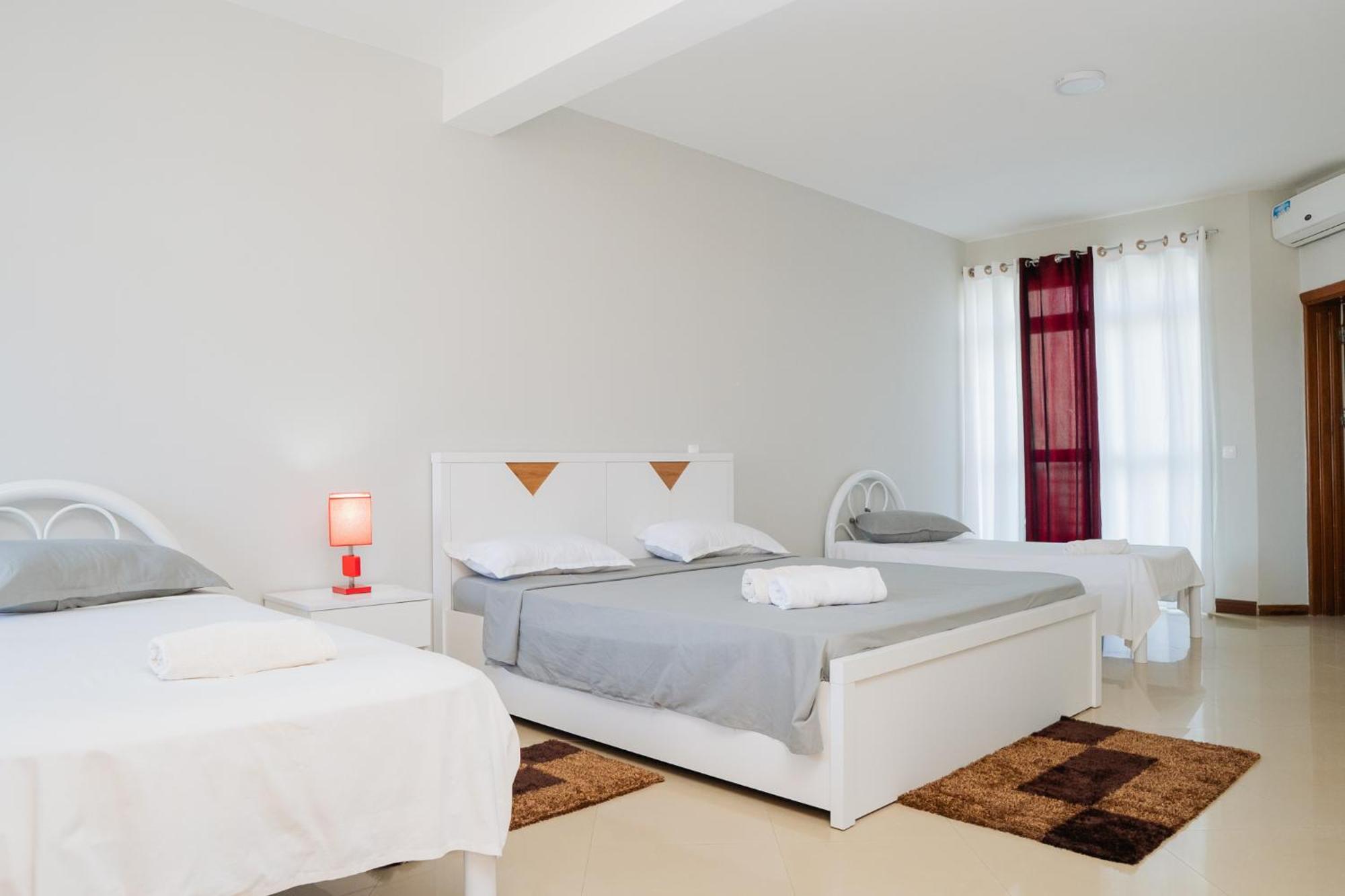 Praia Guest House Екстериор снимка