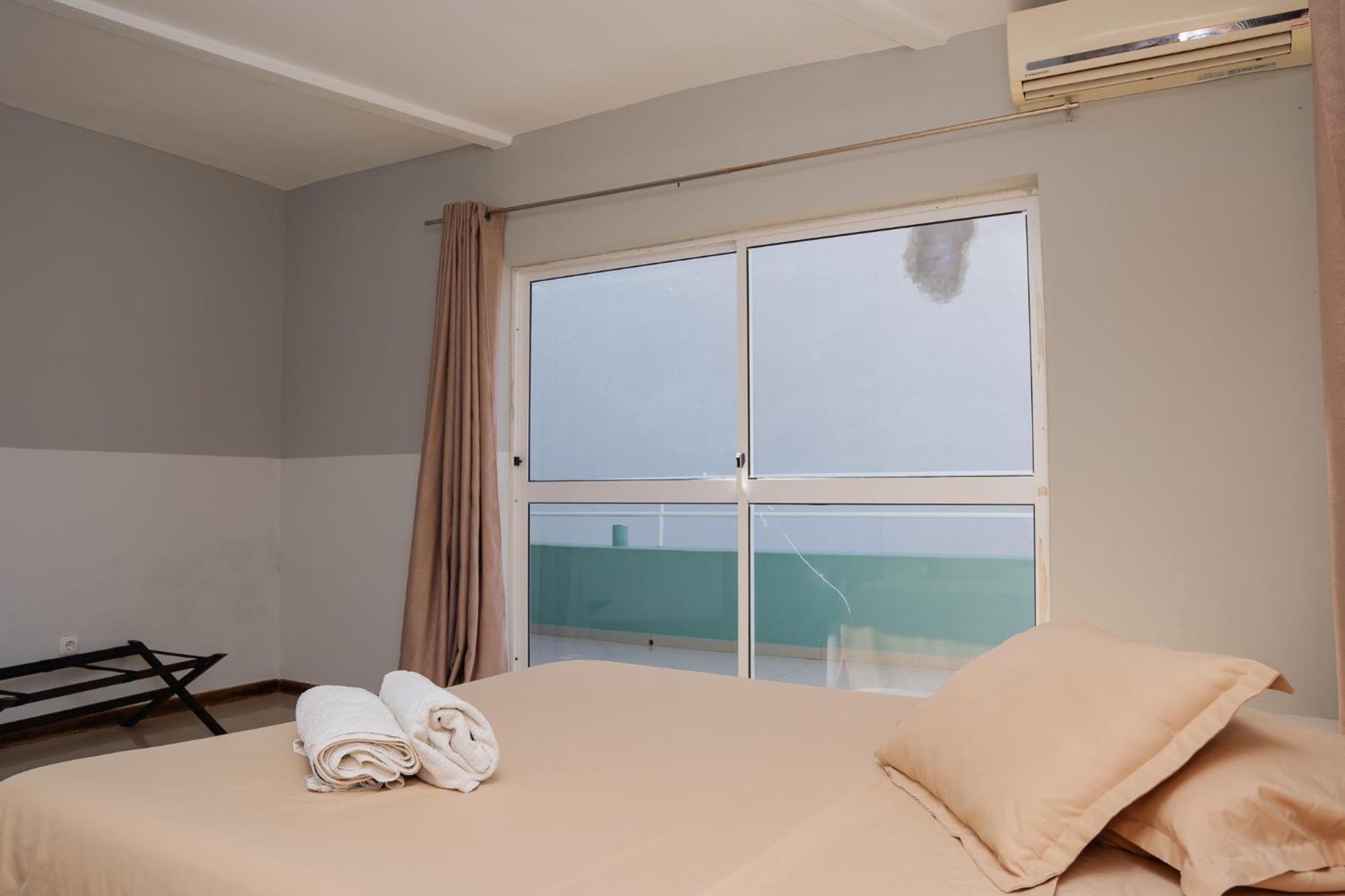 Praia Guest House Екстериор снимка