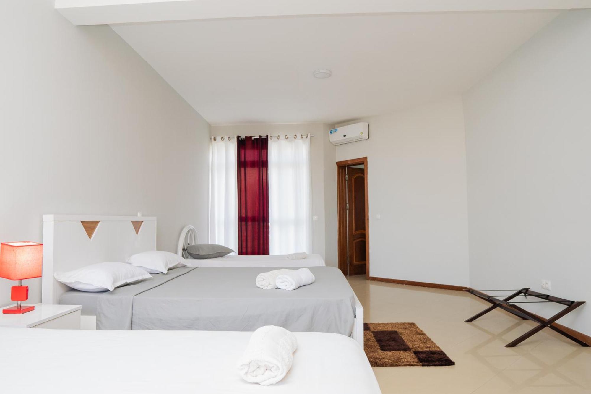 Praia Guest House Екстериор снимка