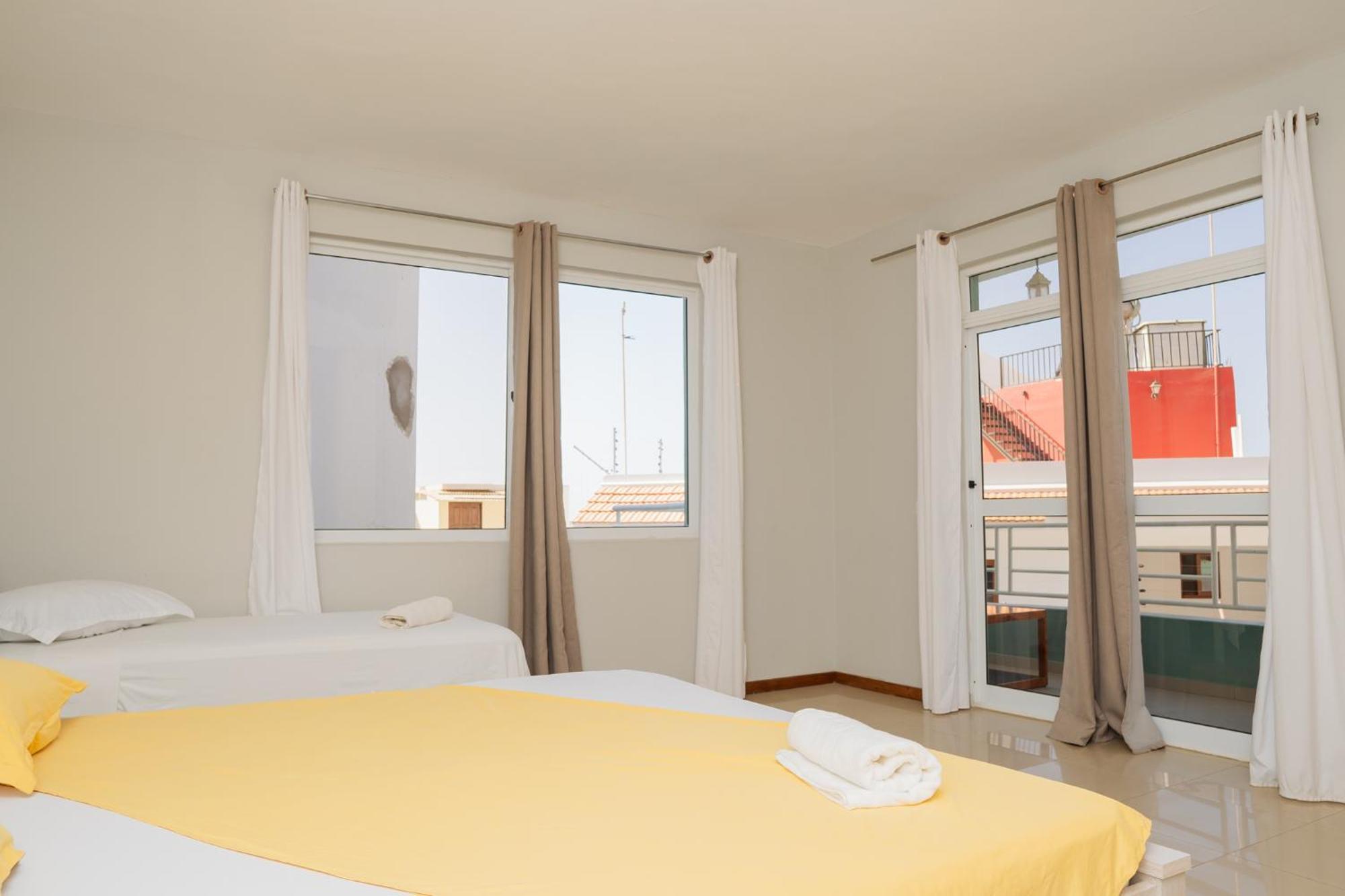 Praia Guest House Екстериор снимка